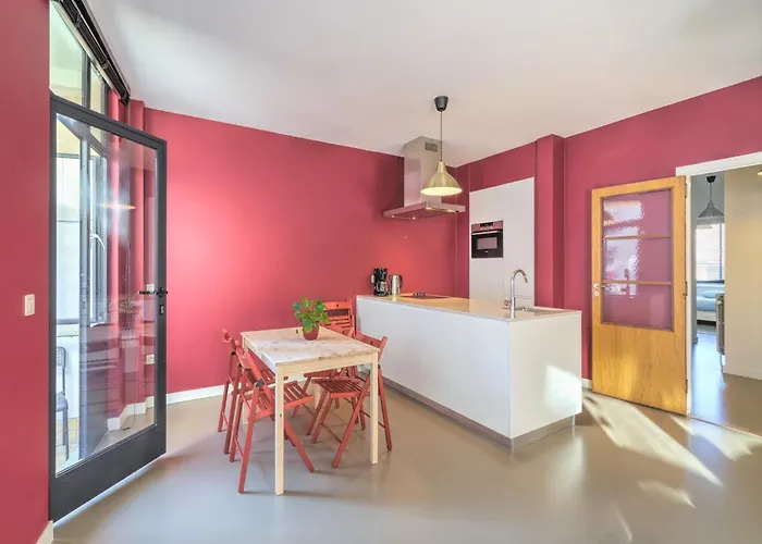 Family Retreat With Balcony In Meir